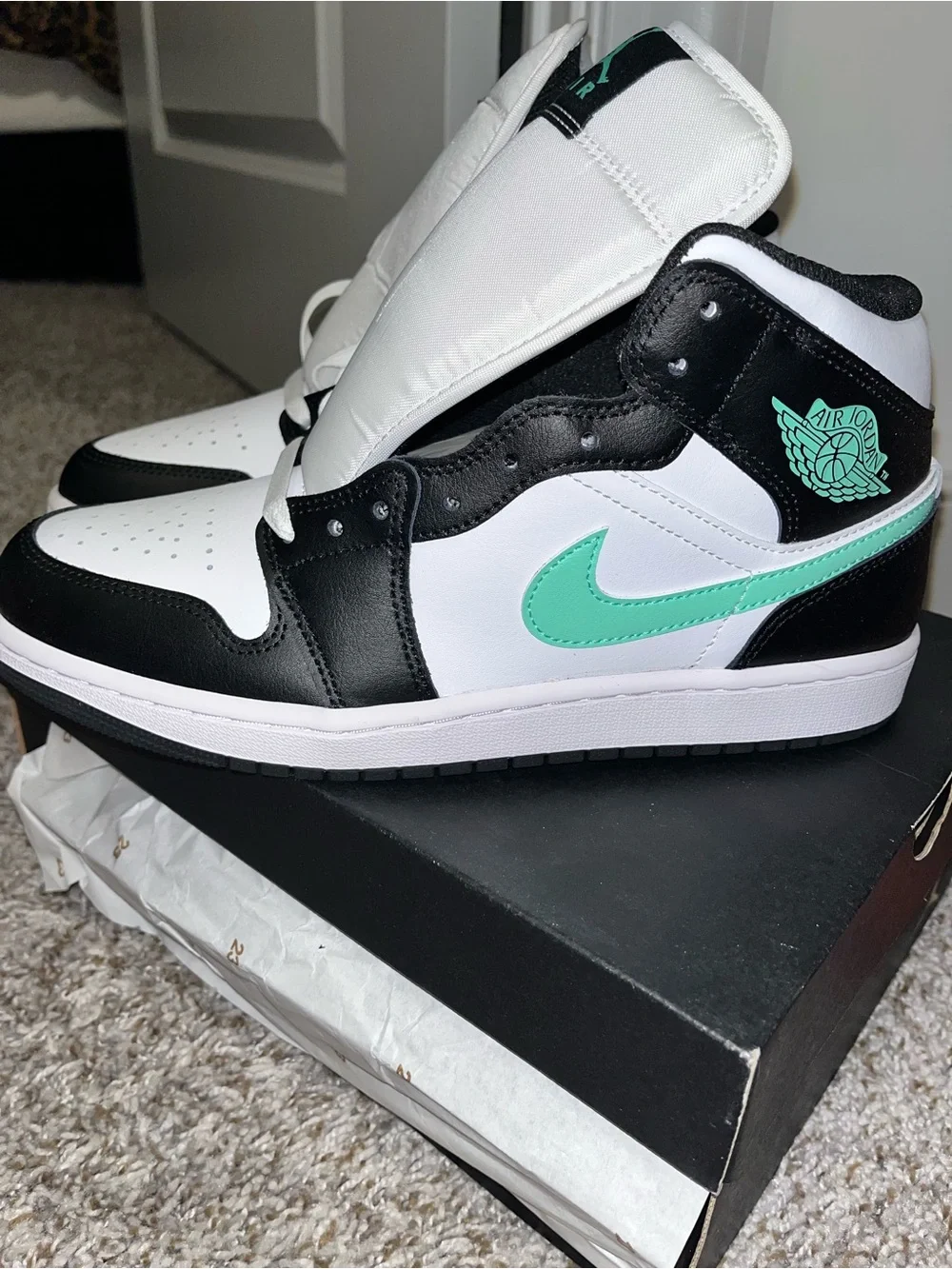 Nike Men's Air Jordan 1 Low Black White Mint Green
